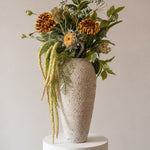 Amber Grove őszi csokor sárga krizantémmal, napraforgóval és halványzöld amarantusszal